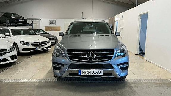 Mercedes-Benz ML350 2 of 5