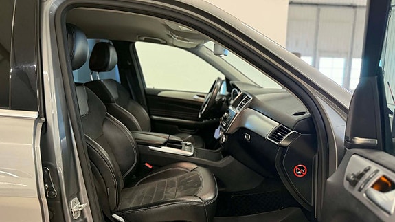 Mercedes-Benz ML350 25 of 25