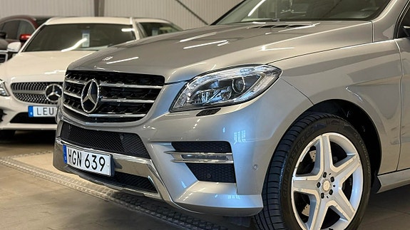 Mercedes-Benz ML350 4 of 5