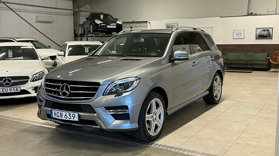 Mercedes-Benz ML350 3 of 5