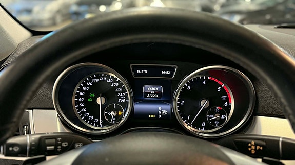 Mercedes-Benz ML350 23 of 25