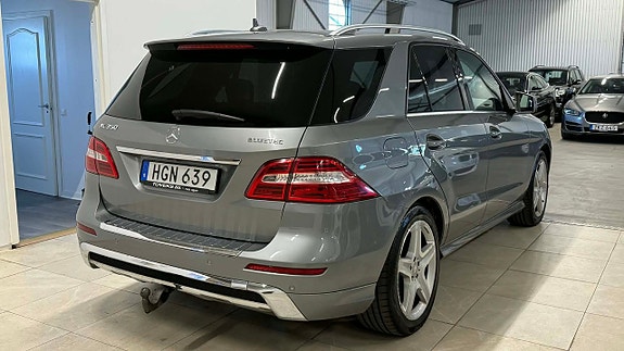 Mercedes-Benz ML350 9 of 25