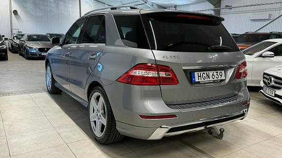 Mercedes-Benz ML350 7 of 25