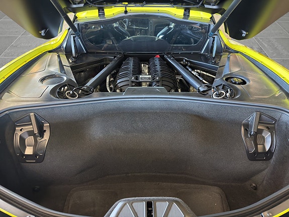Chevrolet Corvette 18 of 19