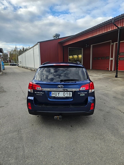 Subaru Outback 3 of 5