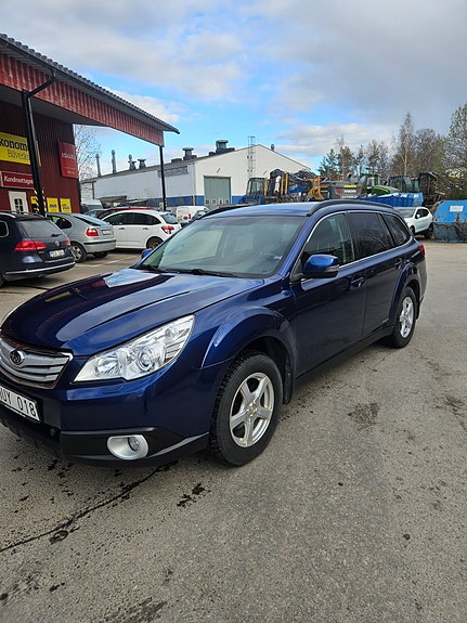 Subaru Outback 2 of 5