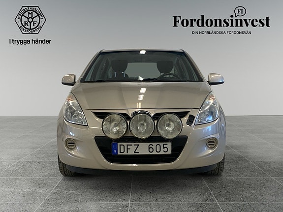 Hyundai i20 2 of 5
