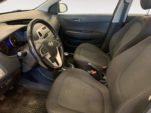 Hyundai i20 10 of 18