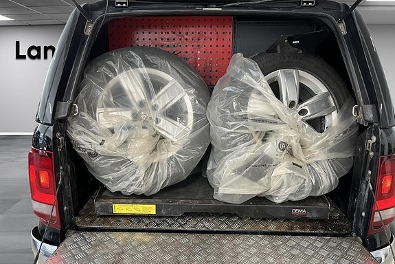 Volkswagen Amarok 14 of 14