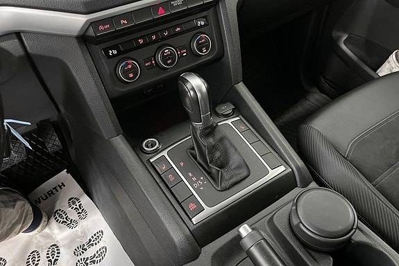 Volkswagen Amarok 12 of 14