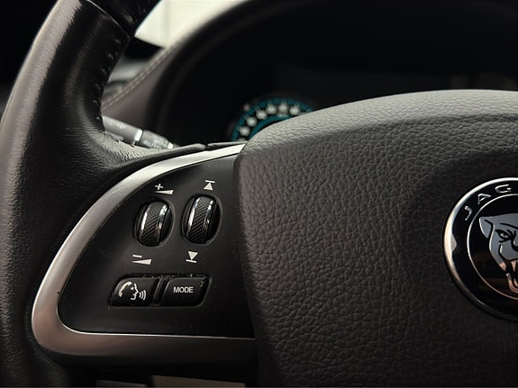 Jaguar XF 19 of 30