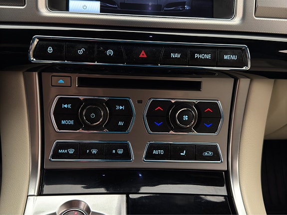 Jaguar XF 27 of 30