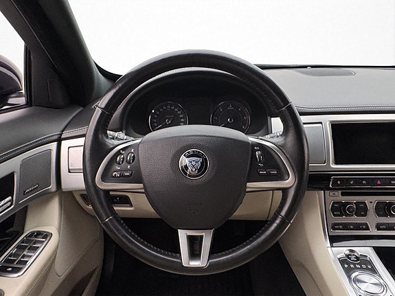 Jaguar XF 13 of 30