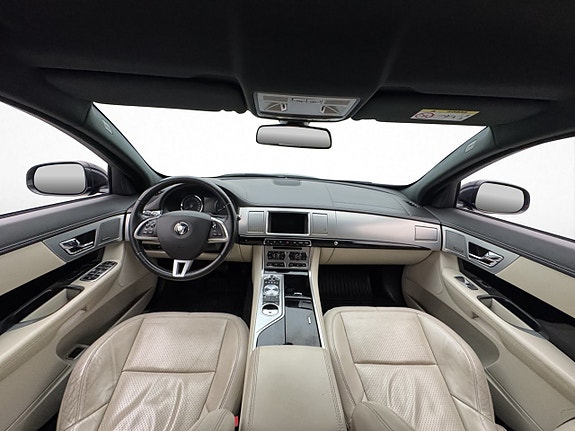 Jaguar XF 12 of 30
