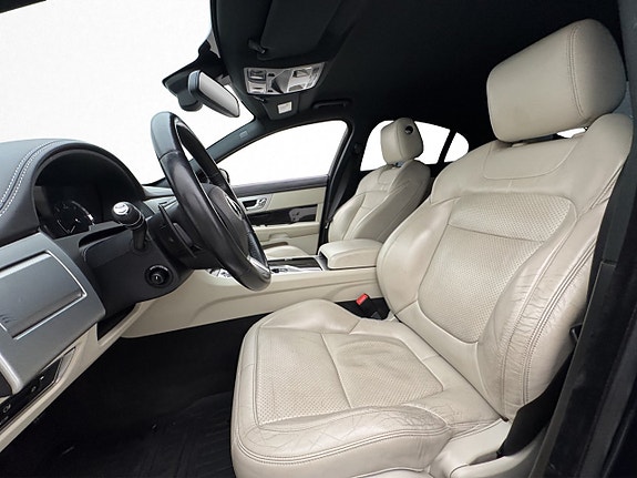 Jaguar XF 11 of 30