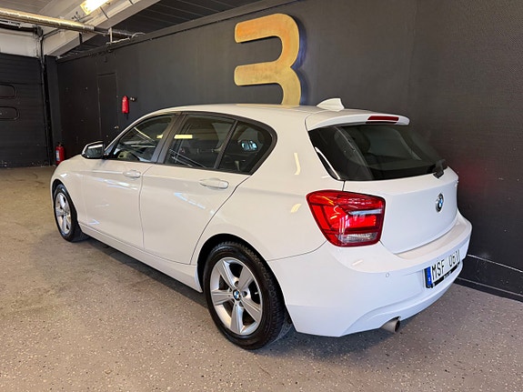 BMW 118d 3 of 5