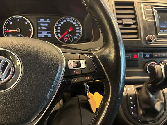 Volkswagen Caravelle 18 of 24