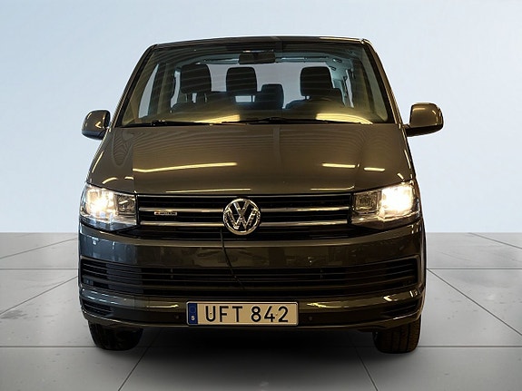 Volkswagen Caravelle 2 of 5