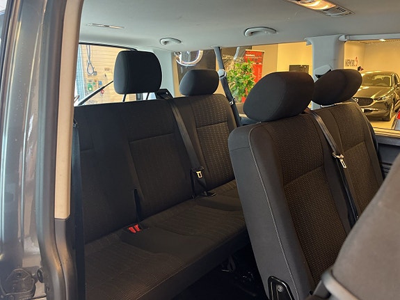 Volkswagen Caravelle 21 of 24
