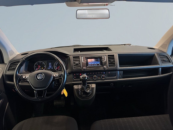 Volkswagen Caravelle 8 of 24