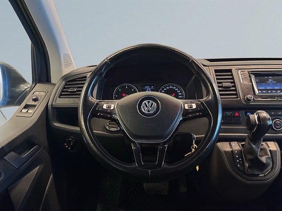 Volkswagen Caravelle 9 of 24