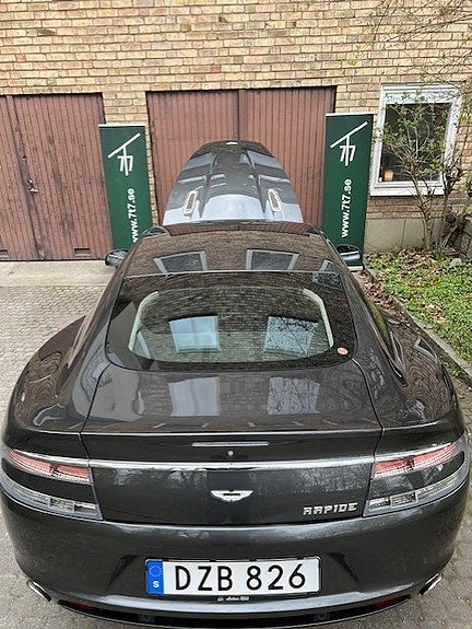 Aston Martin Rapide 9 of 30
