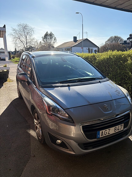 Peugeot 5008 2 of 5