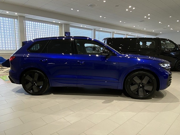 Volkswagen Touareg 2 of 5