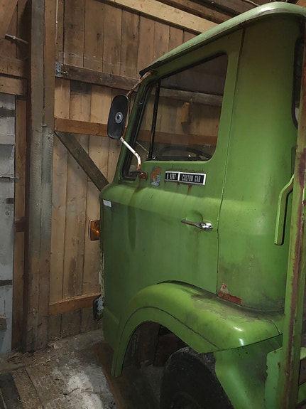 Ford D 0707 Custom Cab 2 of 5
