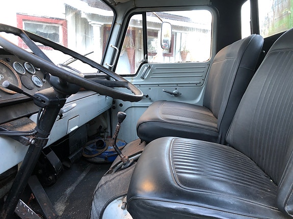 Ford D 0707 Custom Cab 4 of 5