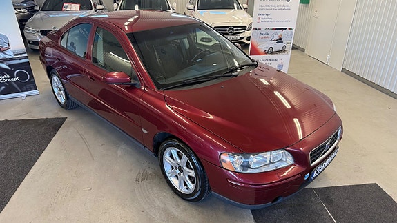 Volvo S60 2 of 5