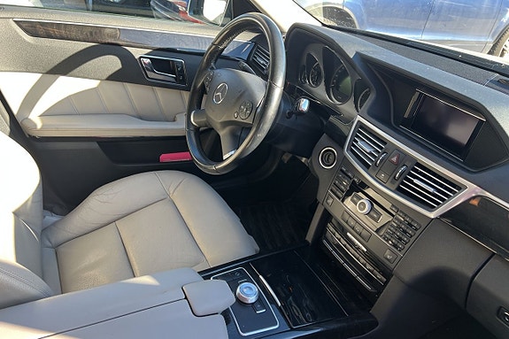Mercedes-Benz E350 4 of 4