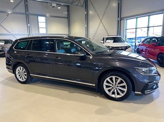 Volkswagen Passat 3 of 5
