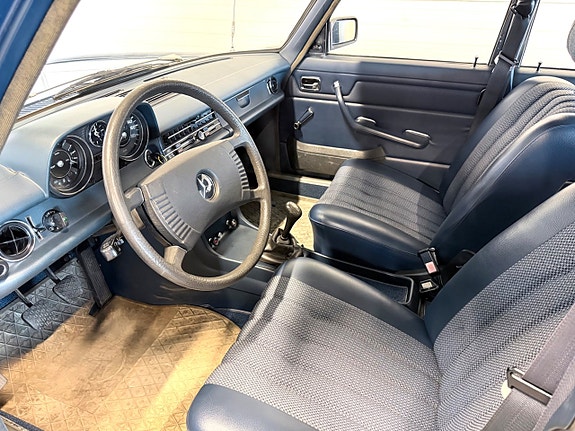 Mercedes-Benz 200 12 of 18