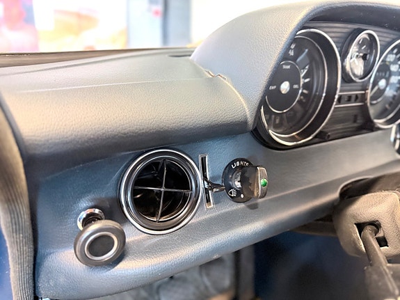 Mercedes-Benz 200 17 of 18