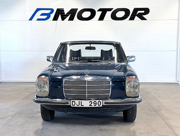 Mercedes-Benz 200 2 of 5