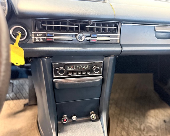 Mercedes-Benz 200 16 of 18