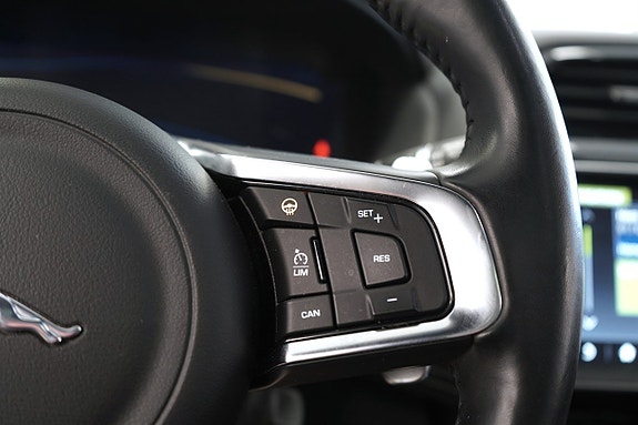 Jaguar F-PACE 20 of 26