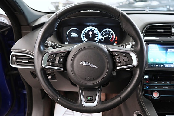 Jaguar F-PACE 19 of 26