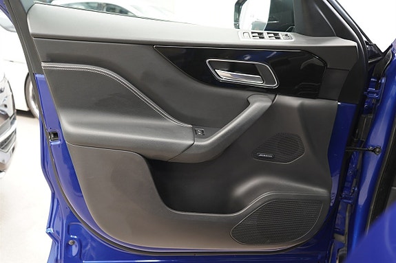 Jaguar F-PACE 15 of 26