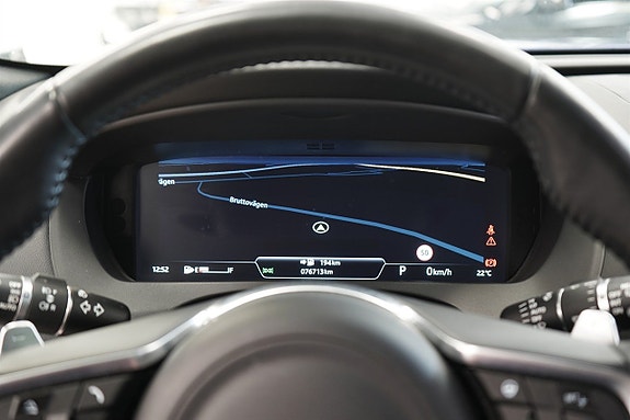 Jaguar F-PACE 21 of 26