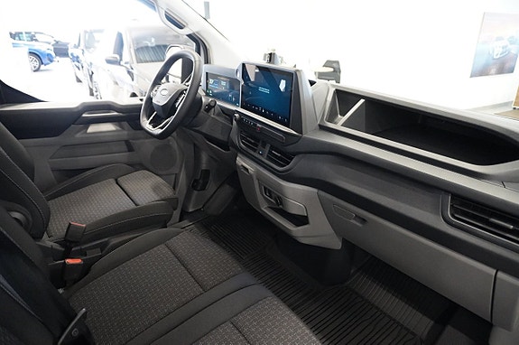 Ford Transit Custom 12 of 17
