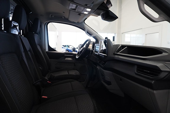 Ford Transit Custom 11 of 17