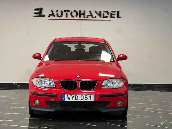 BMW 116i 2 of 5