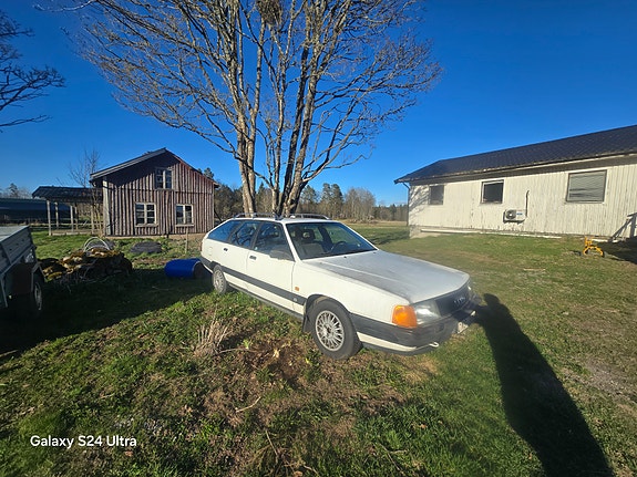 Audi 100 2 of 5