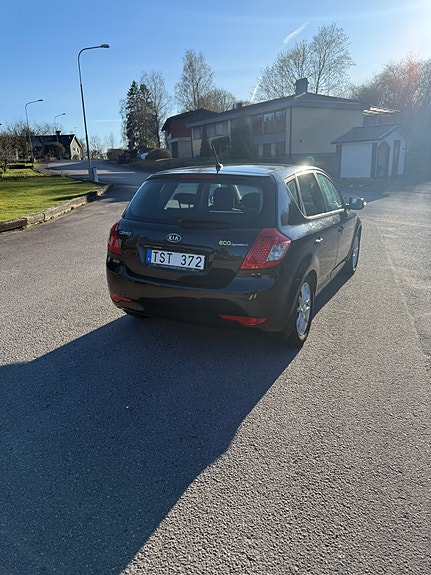 Kia Ceed 3 of 5