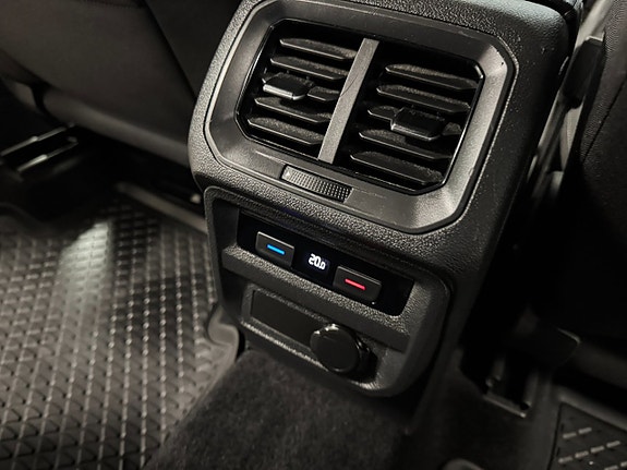 Volkswagen Tiguan 14 of 17