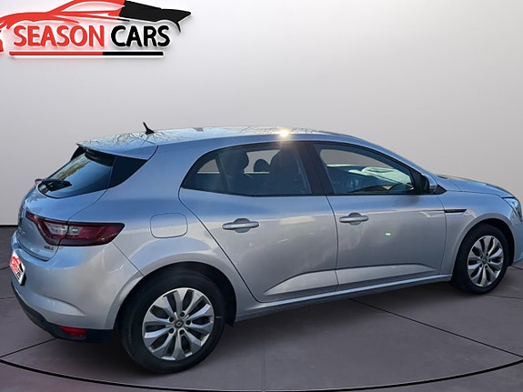Renault Megane IV 2 of 5