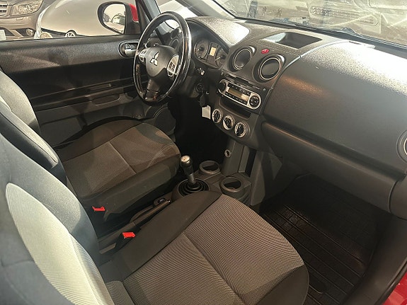 Mitsubishi Colt 11 of 14