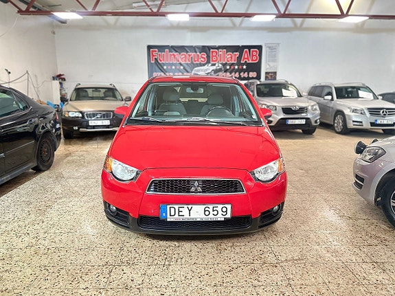 Mitsubishi Colt 2 of 5